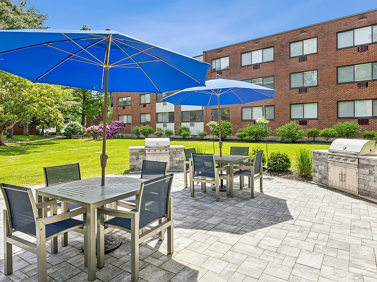Eagle Rock Apartments at West Hartford — Photo 14
