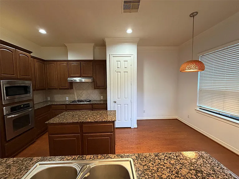 11602 Royal Oaks Xing — Photo 15