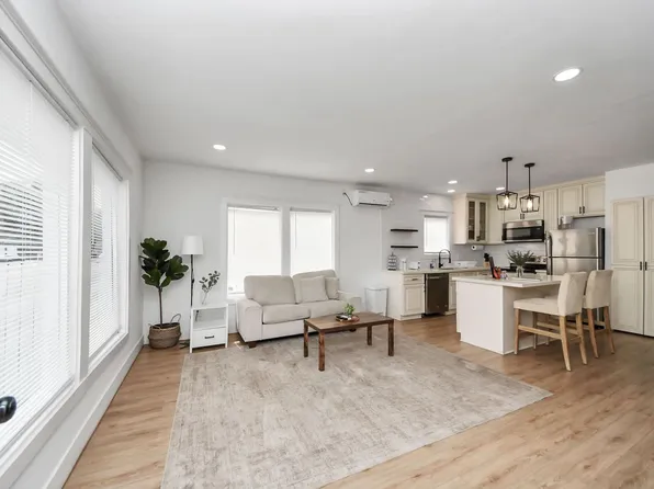 102 S Lockwood Dr, Houston, TX