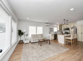102 S Lockwood Dr