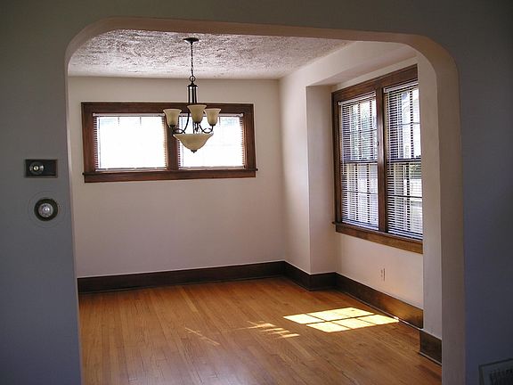 3rd image of 140 N 38th St