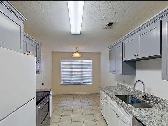 5th image of 1113 Loman Ln