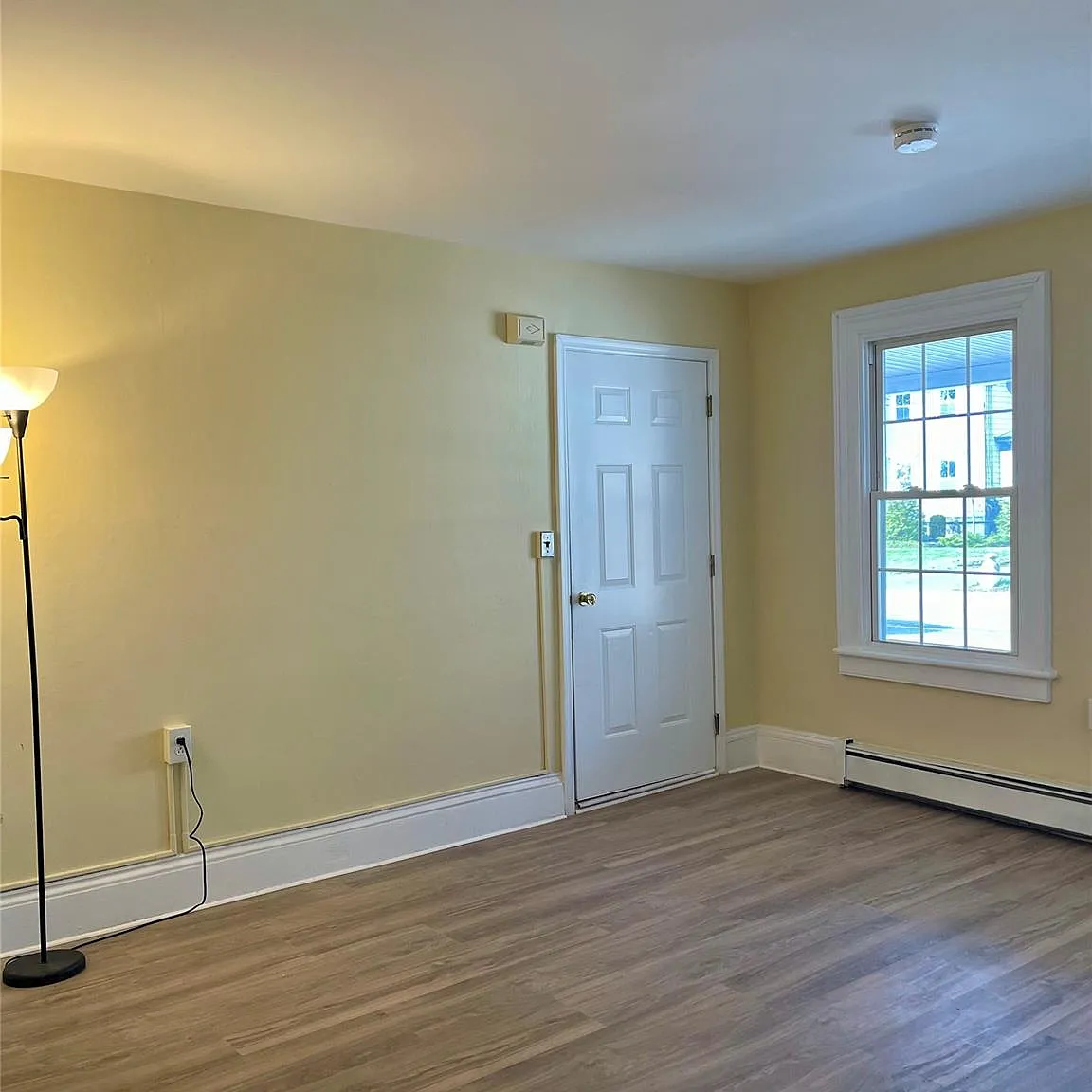 2 bed, 1.0 bath, 800 sqft, $1,900 — Photo 3