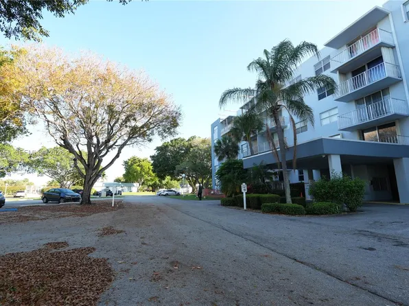 500 Executive Center Dr APT 1J, West Palm Beach, FL 33401