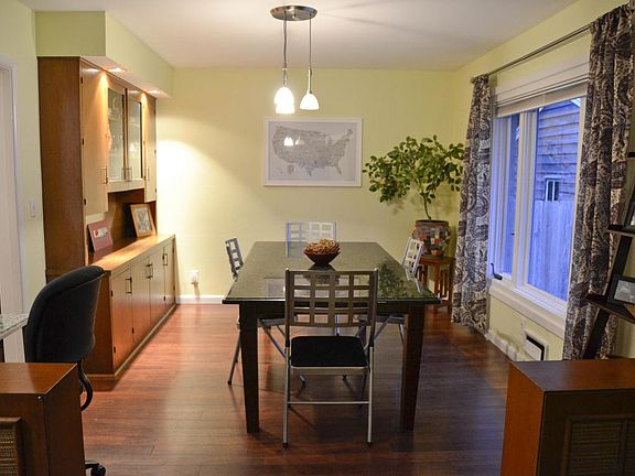 3rd image of 2542 Willard Ave SE