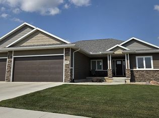 469 20th St SE, Le Mars, IA 51031