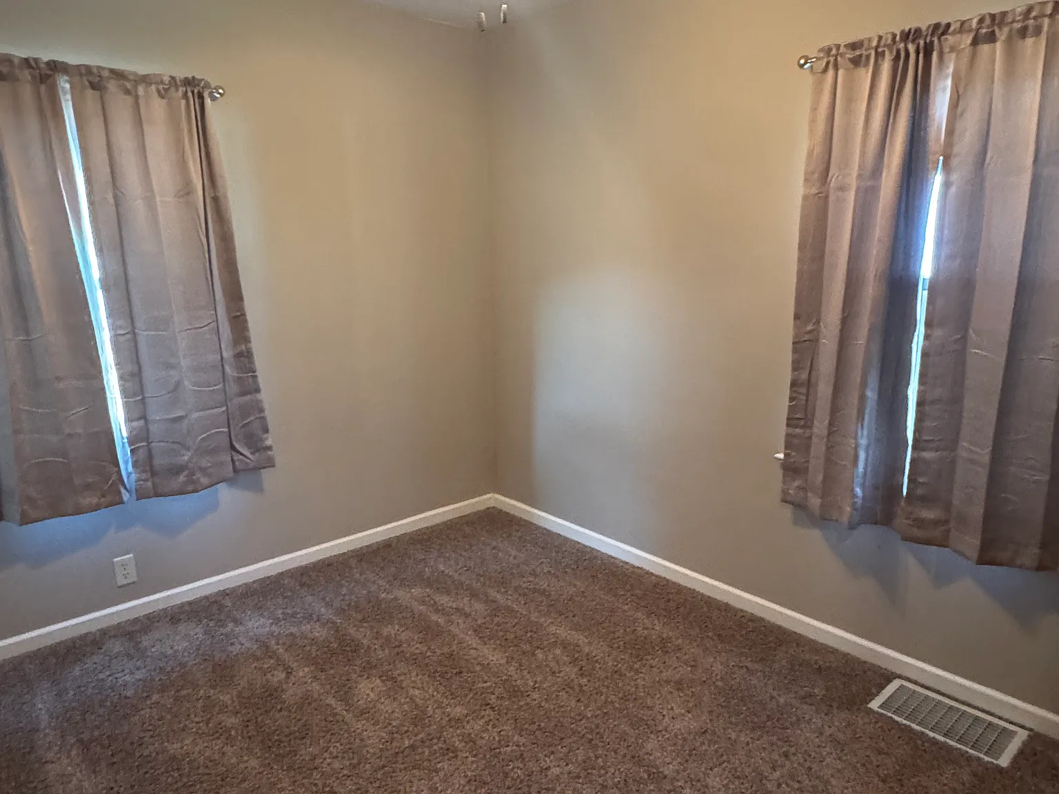 2 bed, 904 sqft, $1,300 — Photo 4