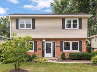 1302 Coolidge Ave, Wheaton, IL 60189