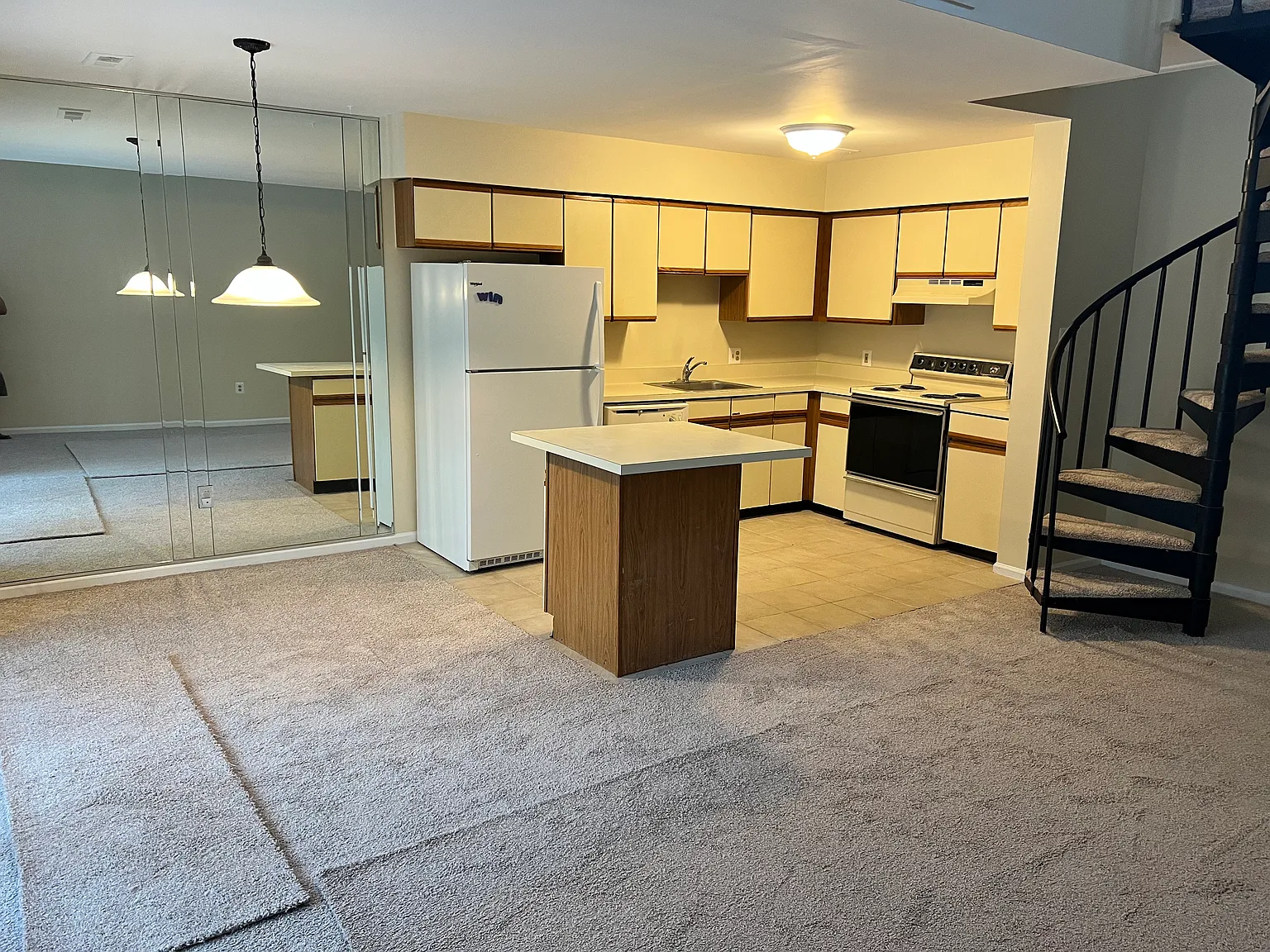 2 bed, 1112 sqft, $2,200 — Photo 4