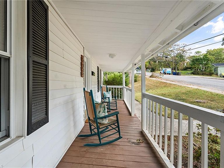 Listing photo 4