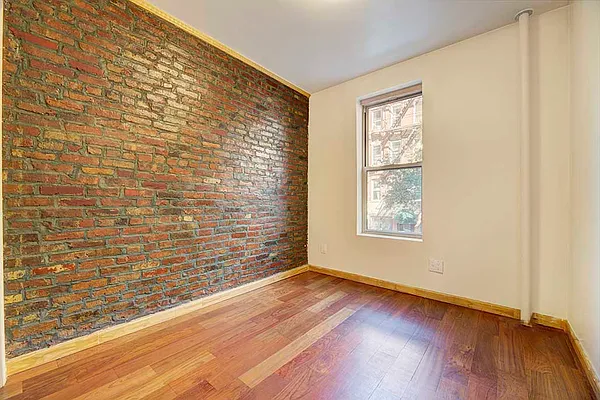 Rented by REAL New York | media 24