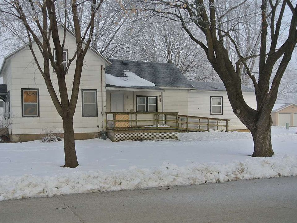 2nd image of 1033 Ash St