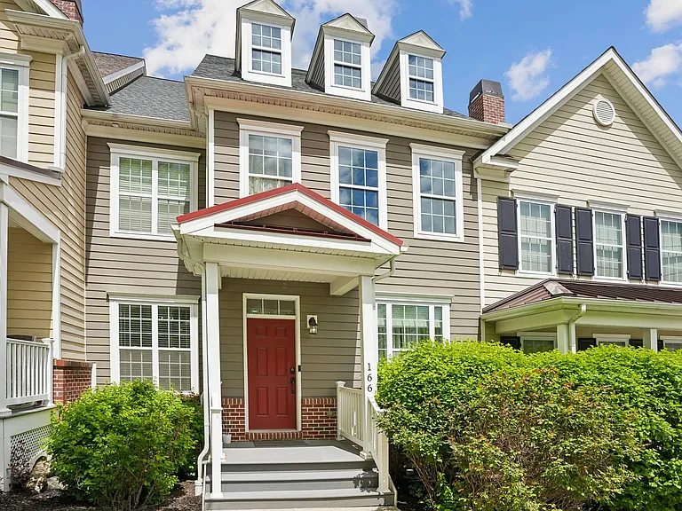166 Shilling Ave — Photo 23