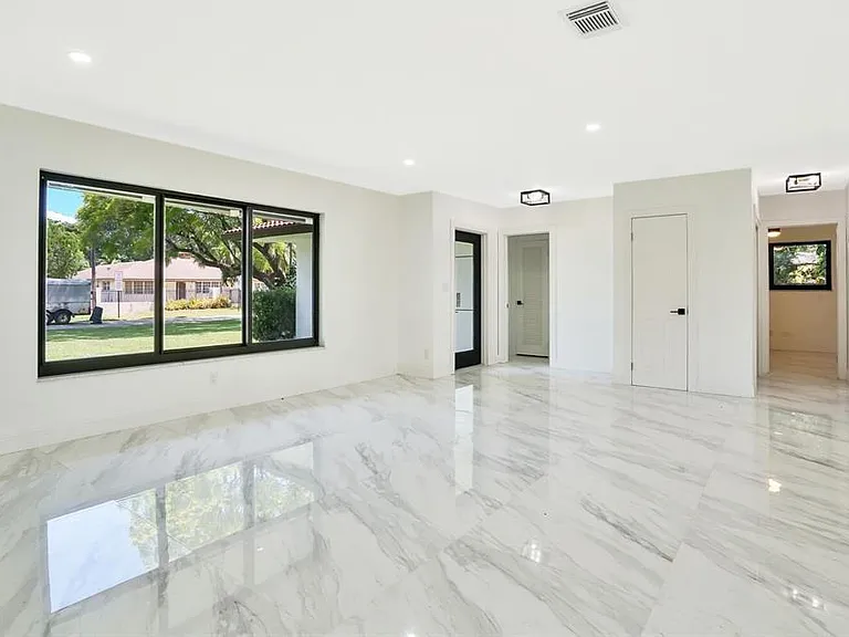 4190 SW 4th St — Photo 11