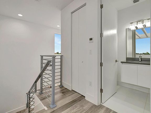 5th image of 7469 NW 103rd Pl
