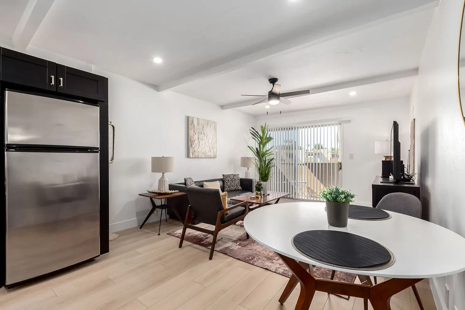1 bed, 1.0 bath, 699 sqft, $2,842 — Photo 1