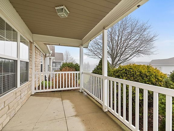 4th image of 695 Scott Dr