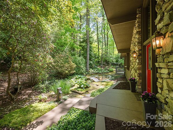 5th image of 227 Estate Dr
