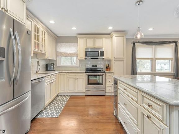 2nd image of 17 Parkway Dr