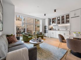 115 E 55th St