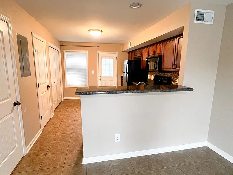 2276 McCormick Ln #C — Photo 4