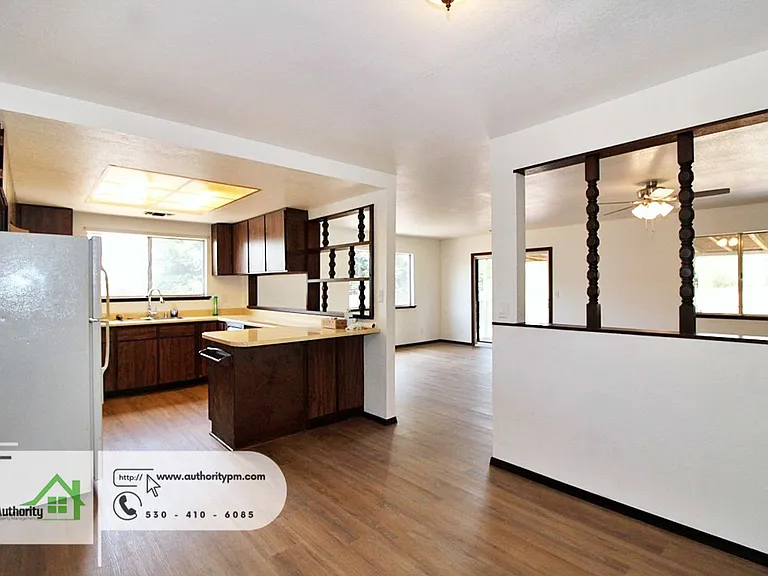 8615 Patricia Dr — Photo 8