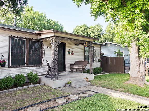 2nd image of 1015 W Harlan Ave