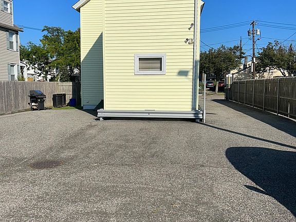 5th image of 16 Colt Ave APT 1