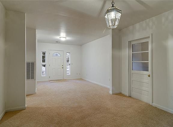 5th image of 2730 Druid Dr
