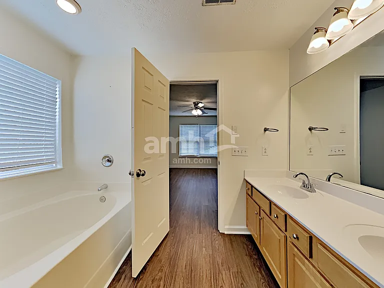916 Springs Hill Way — Photo 11