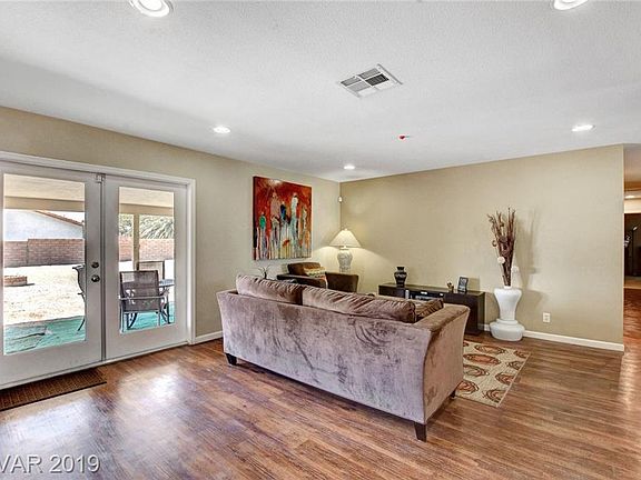 4th image of 4775 Pioneer Ave