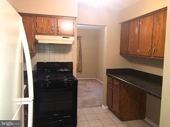 4th image of 2623 Old Stone Mill Dr
