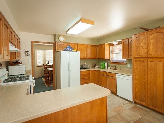 4th image of 2523 N Aspen Ave