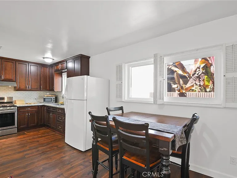 642 W Terrylynn Pl #A — Photo 8