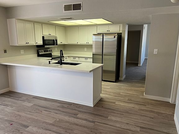 3rd image of 4061 W Christy Dr