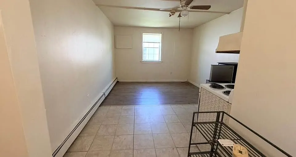 2 bed, 1.0 bath, 200 sqft, $1,700 — Photo 2