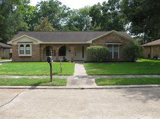 109 Tamarisk Trl, Lake Jackson, TX 77566
