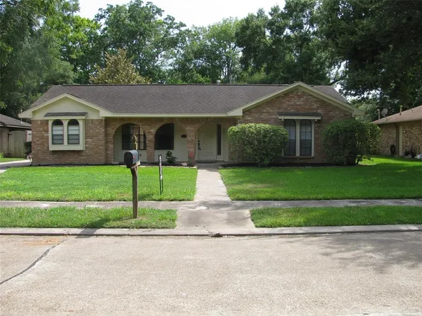 109 Tamarisk Trl, Lake Jackson, TX 77566