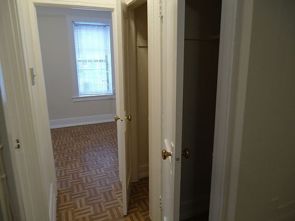 4th image of 3309 Crescent St APT 3R