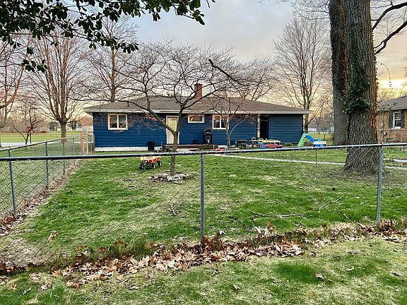 2nd image of 628 E River St