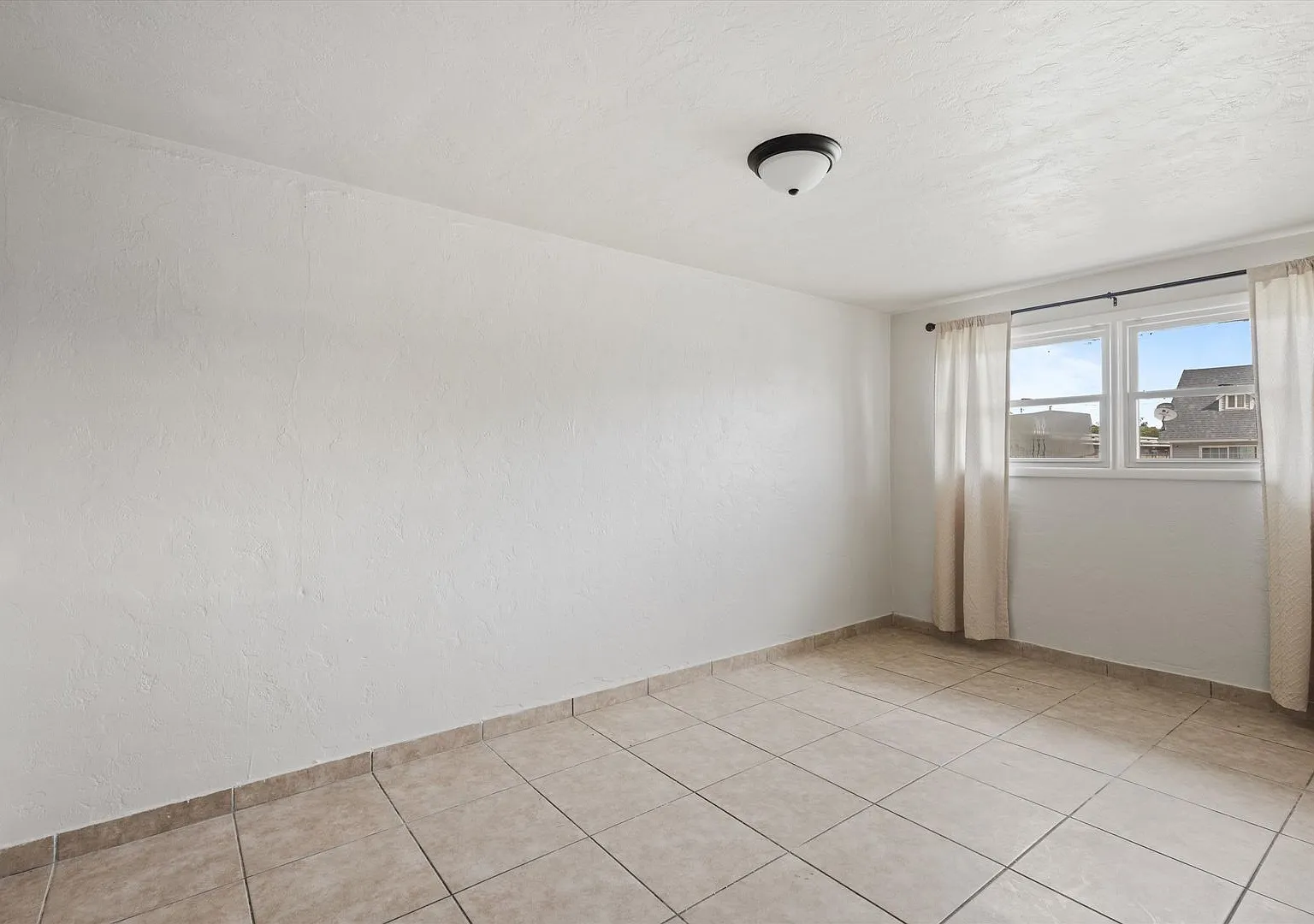 Centennial Apartments — Photo 3
