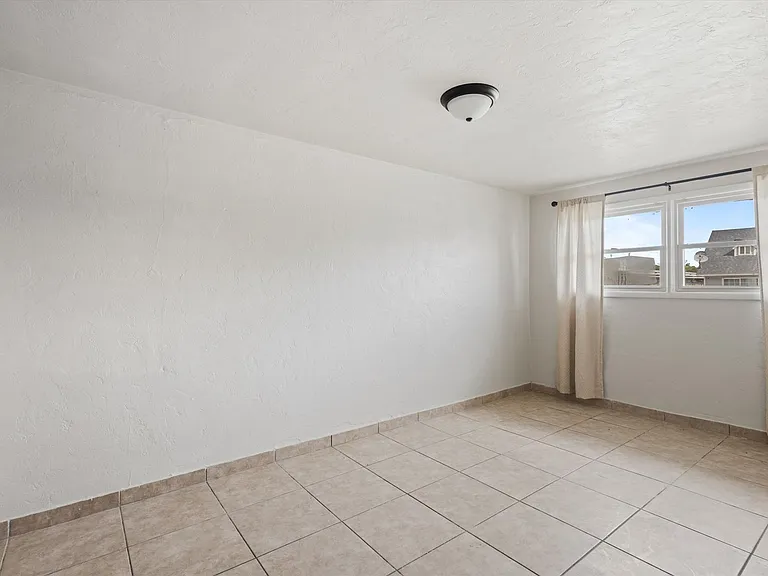 908 W Ruby St — Photo 14