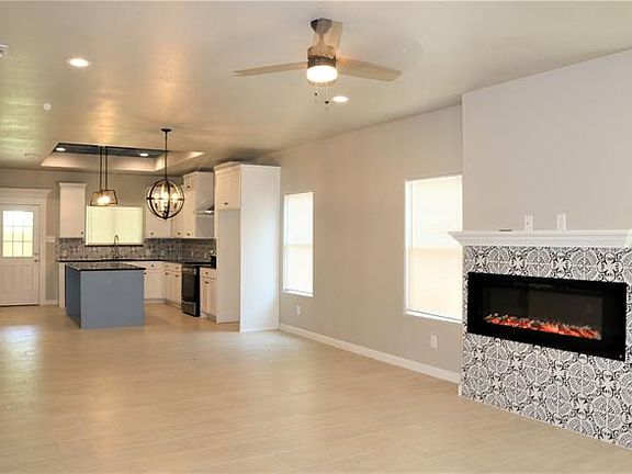 5th image of 620 E Davis Ave