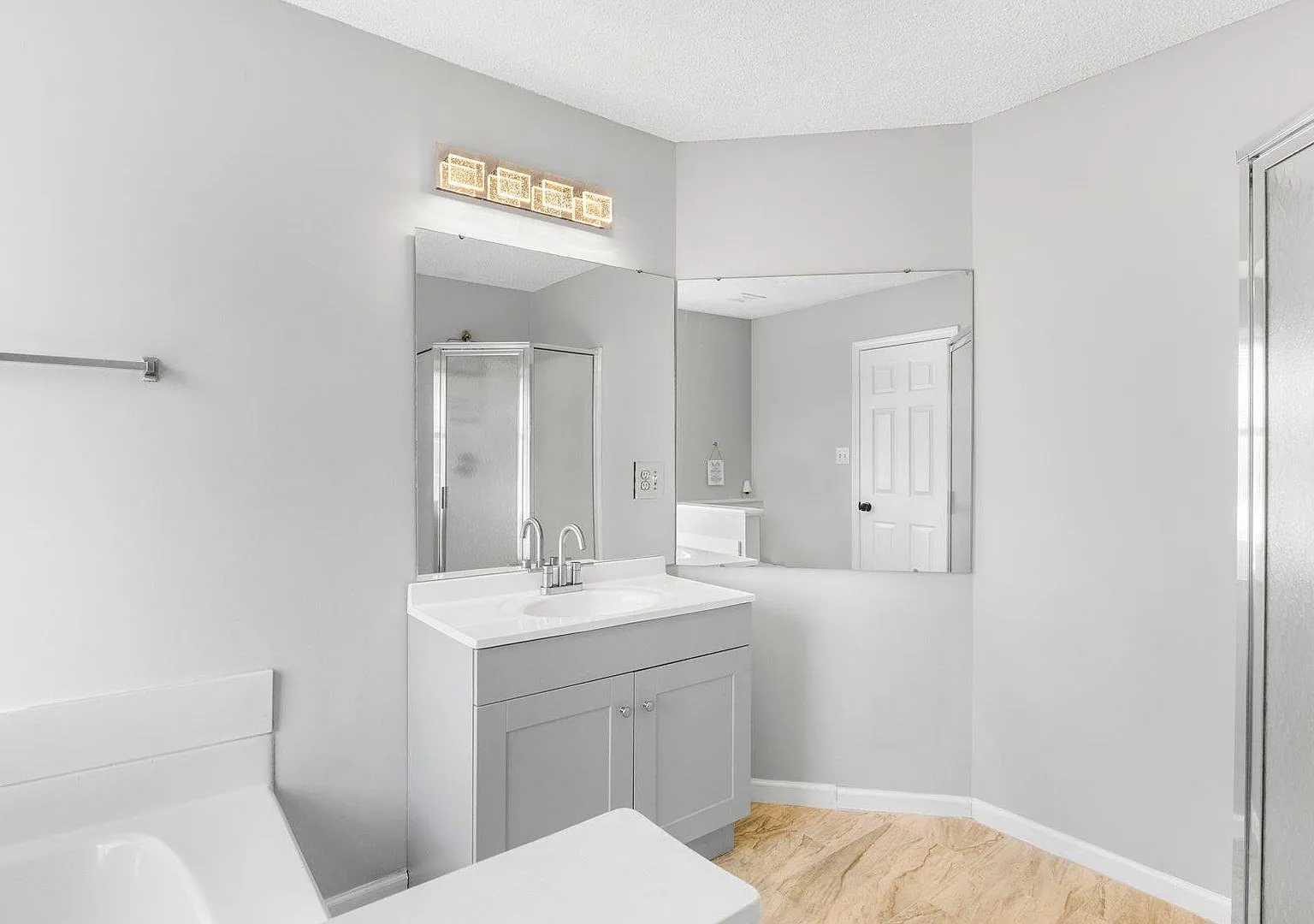 4 bed, 3.0 bath, 1700 sqft, $1,321 — Photo 3