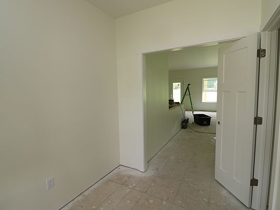 4th image of 1132 Redwood Dr