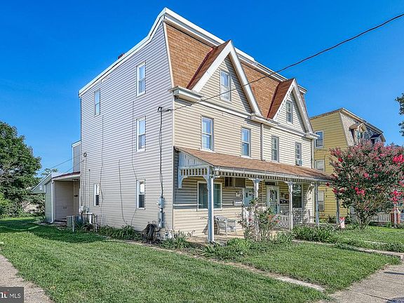 2nd image of 417 3rd St