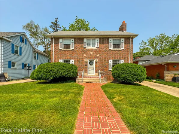 326 W Iroquois Rd, Pontiac, MI 48341