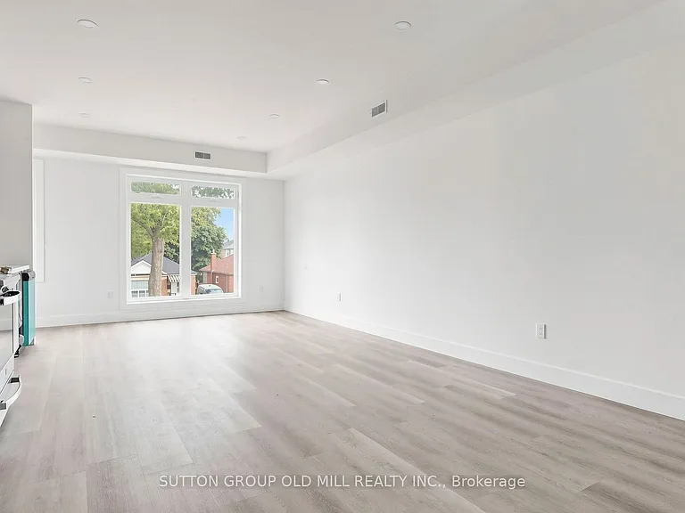 1927 Lawrence Ave W #4 — Photo 1