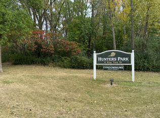 4 Pine Tree Dr APT 130, Arden Hills, MN 55112