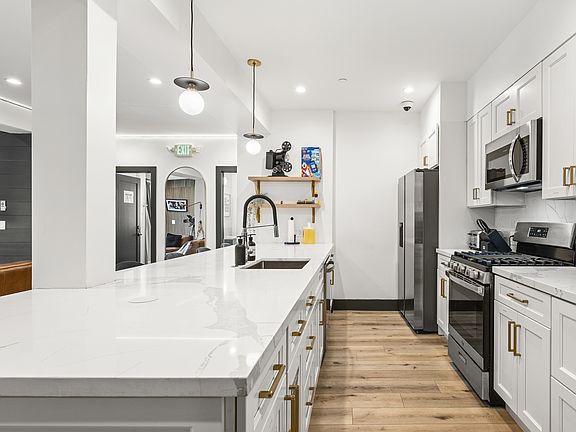 4th image of 2225 Hearst Ave #10601